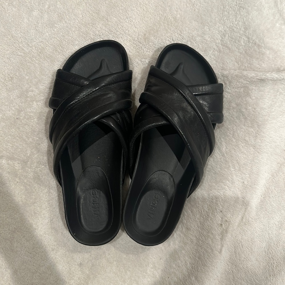 Black leather slides VINCE size 7.5 women’s